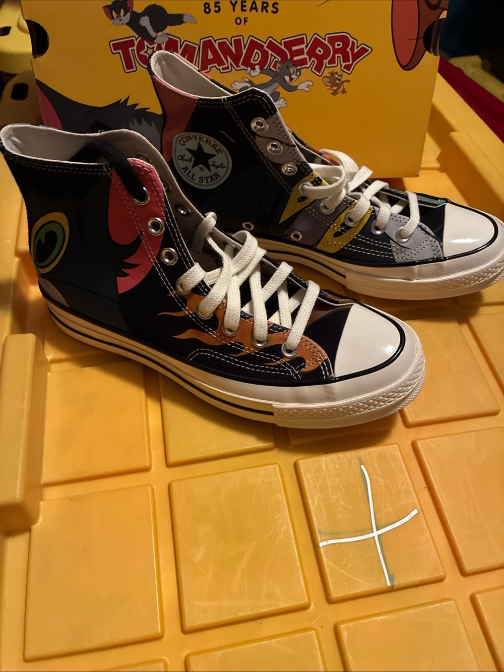 Converse ladies limited tom & Jerry hi top sneaker size 9.5